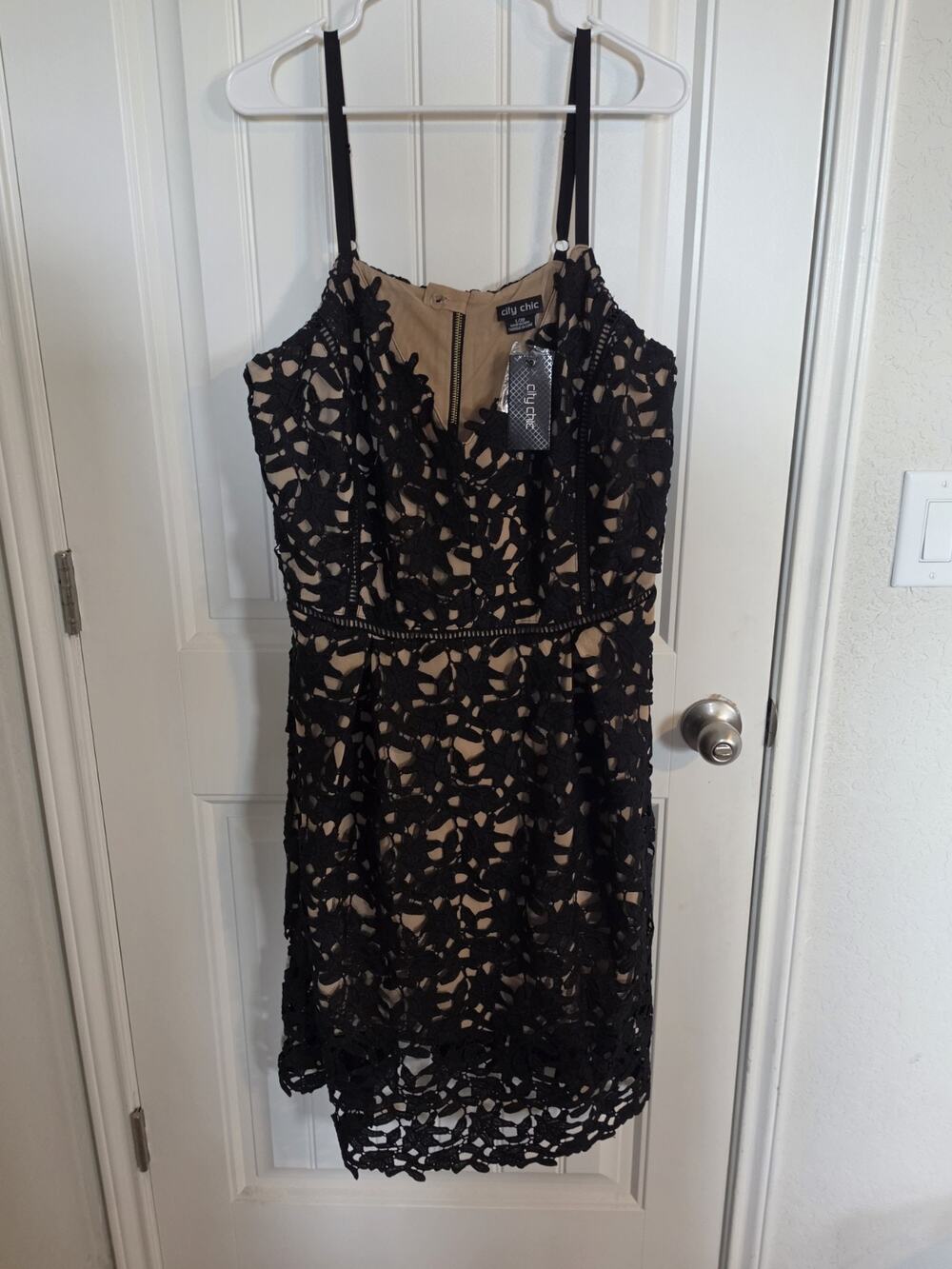 Beautiful City Chic Dress So Fancy black floral lace cocktail dress LG / Size 20